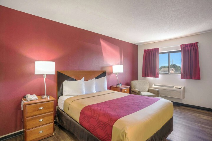 Room 27 of 29