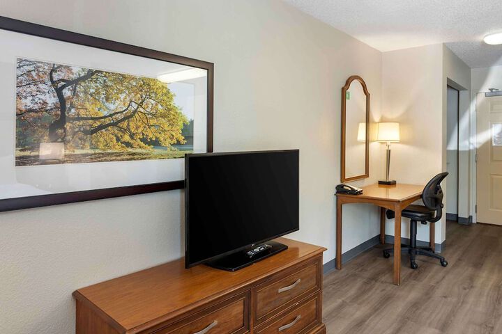Room 12 of 33
