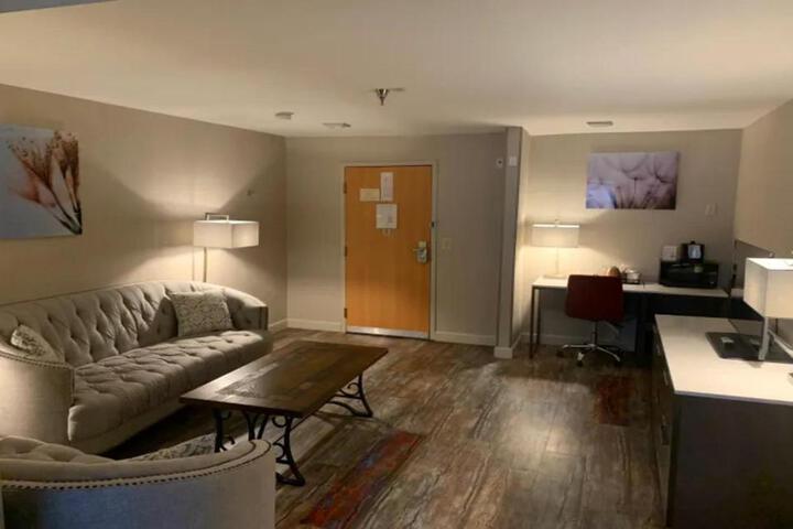 Empeiria High Sierra Hotel