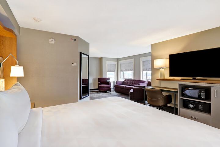 Room 52 of 77