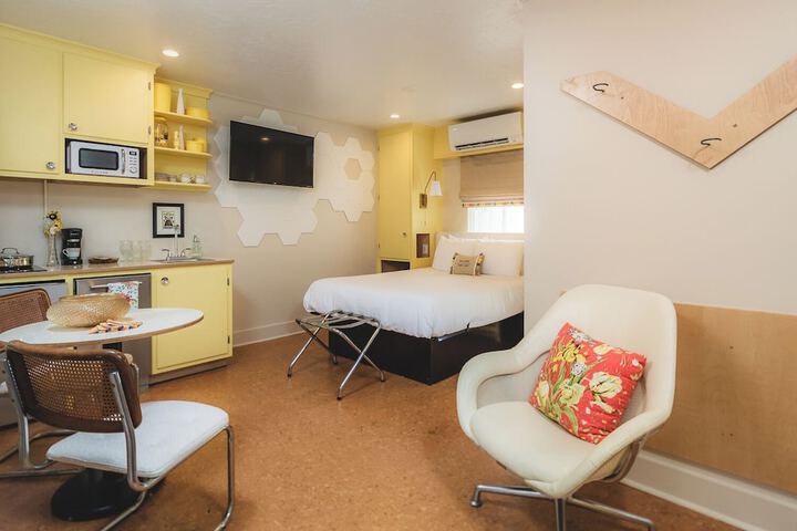 Room 22 of 102