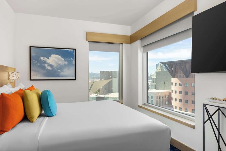 Room 30 of 90
