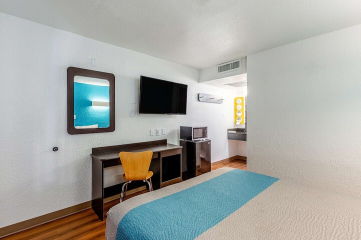 Room 19 of 29