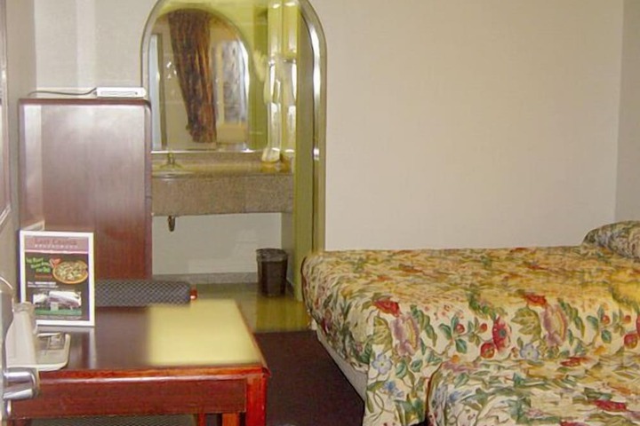 Room 11 of 27