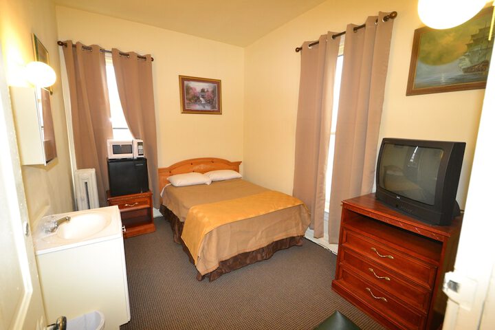 Room 17 of 38