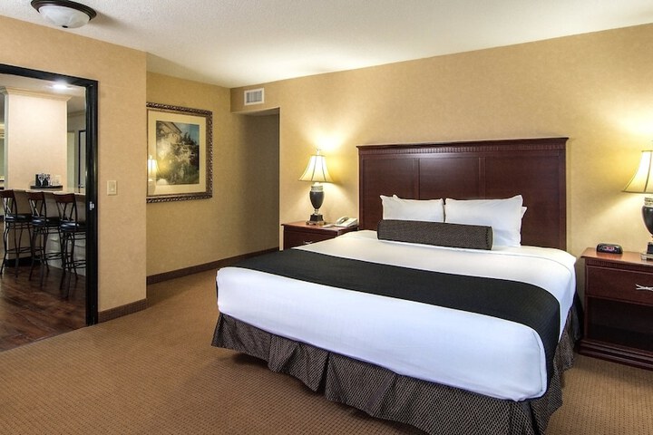 The Grand Hotel - Salem