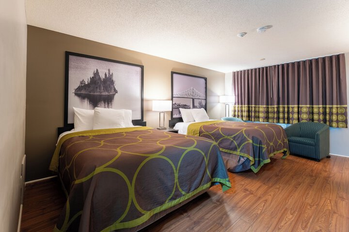 Super 8 by Wyndham Gananoque / Country Squire Resort