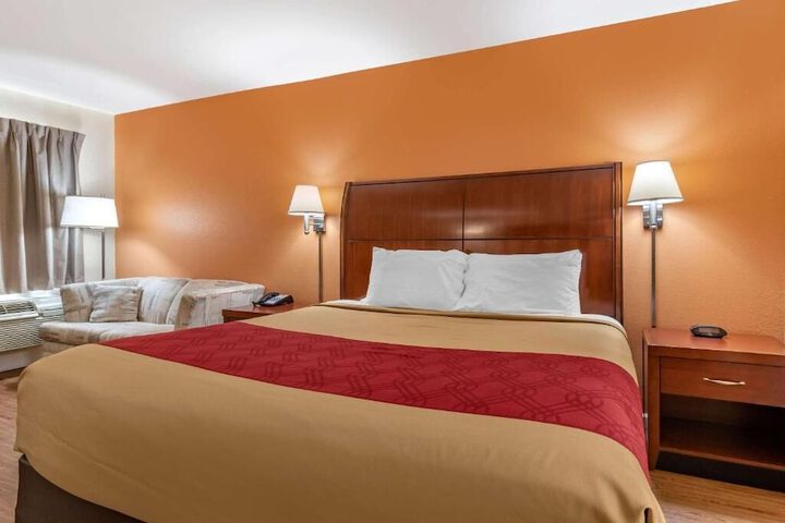 Room 10 of 29