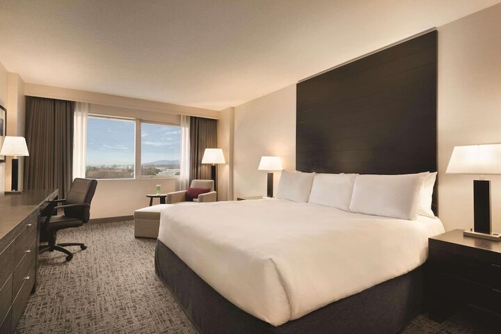 Room 21 of 38