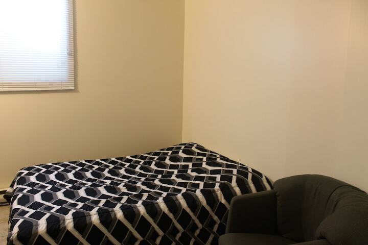 Room 10 of 34