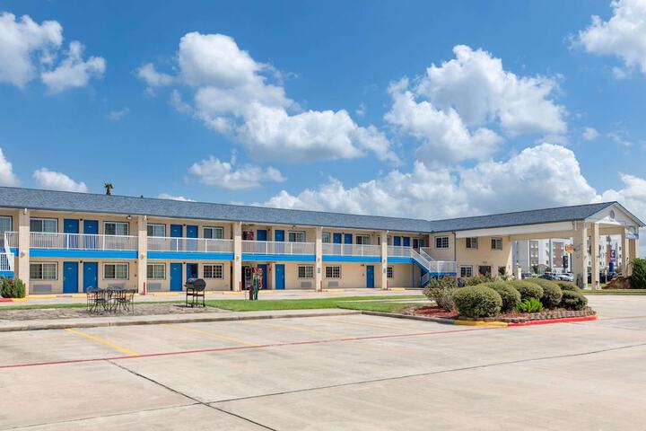 Days Inn by Wyndham Baytown Garth Road I10 East