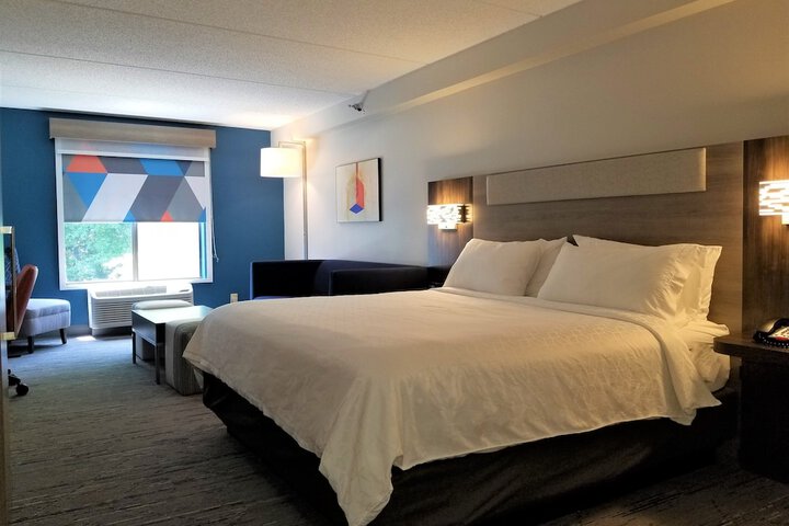 Room 26 of 46