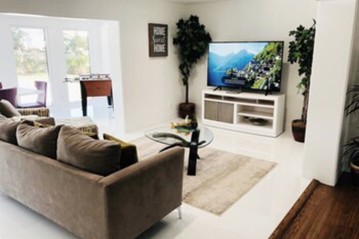 Luxe Miami Shores Home With Pool & BBQ