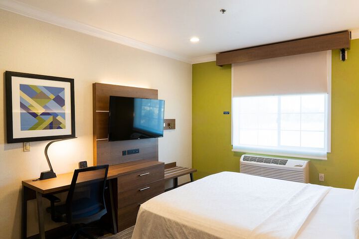 Room 34 of 63