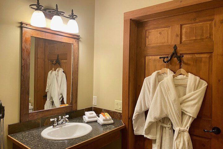 Room 16 of 28
