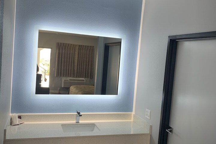 Room 26 of 38