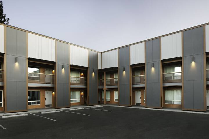 Waypoint Hotel