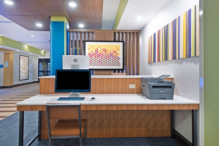 Holiday Inn Express & Suites Uniontown by IHG