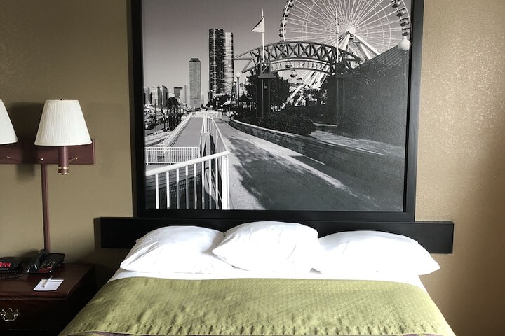 Room 8 of 37