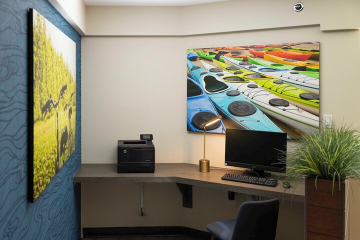 Business Center 69 of 78