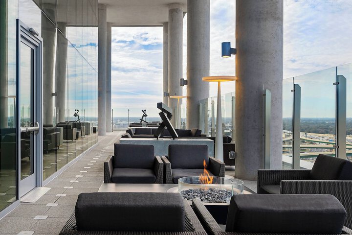 Lounge 46 of 61