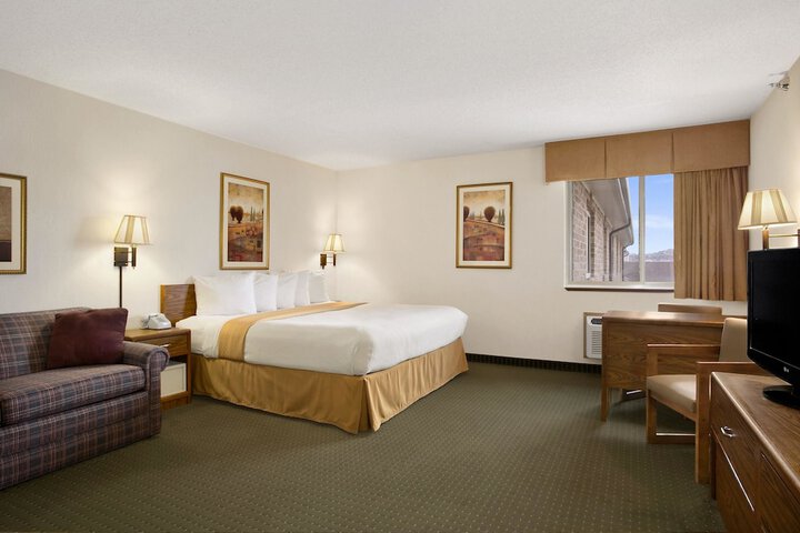 Room 3 of 10