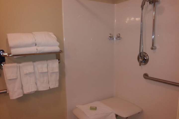 Cobblestone Inn & Suites - Bloomfield