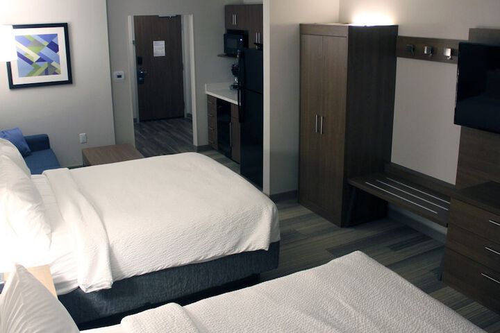 Holiday Inn Express & Suites Eau Claire West I-94 by IHG