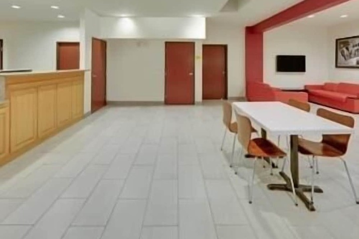 Super 8 by Wyndham Garland / Rowlett/East Dallas Area