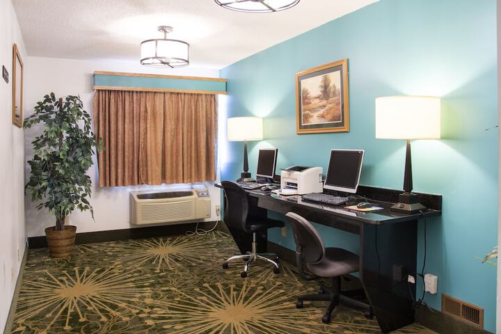 Business Center 36 of 36