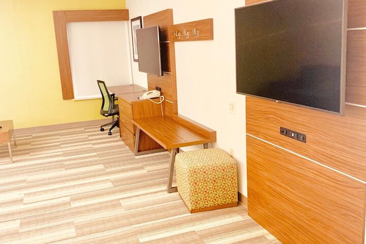 Room 10 of 31
