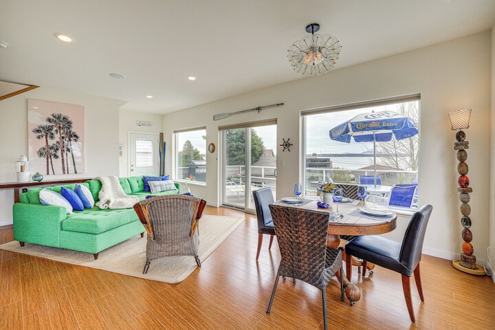 Beautiful Birch Bay Retreat w / Deck & Fire Pit!