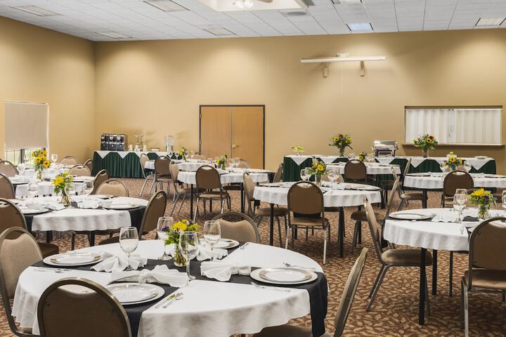 Ballroom/Hall 38 of 41
