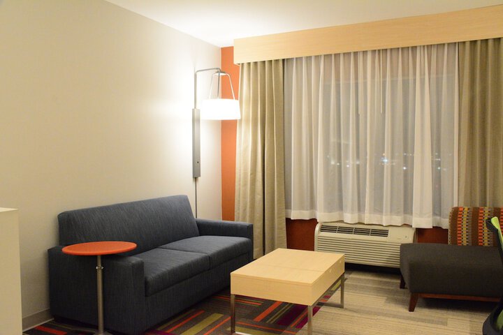 Room 28 of 52