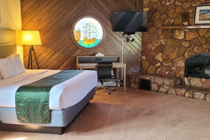 Room 16 of 42