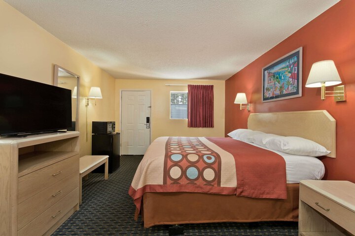 Room 8 of 14