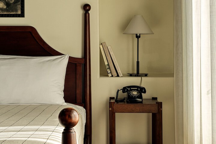 Room 27 of 48
