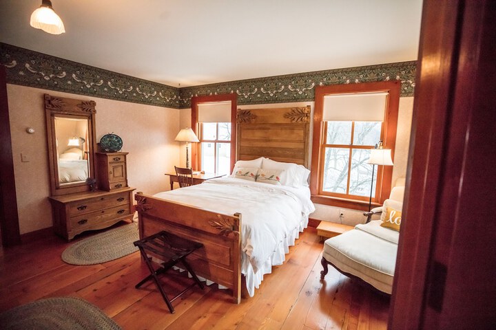 Round Barn Farm B & B Event Center
