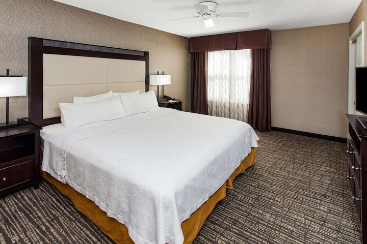 Room 9 of 28