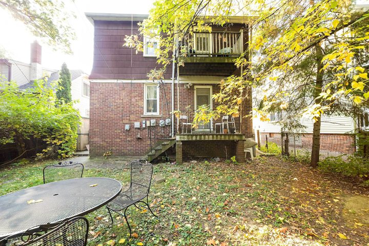Ferndale Apartment w / Yard - Near the Detroit Zoo!