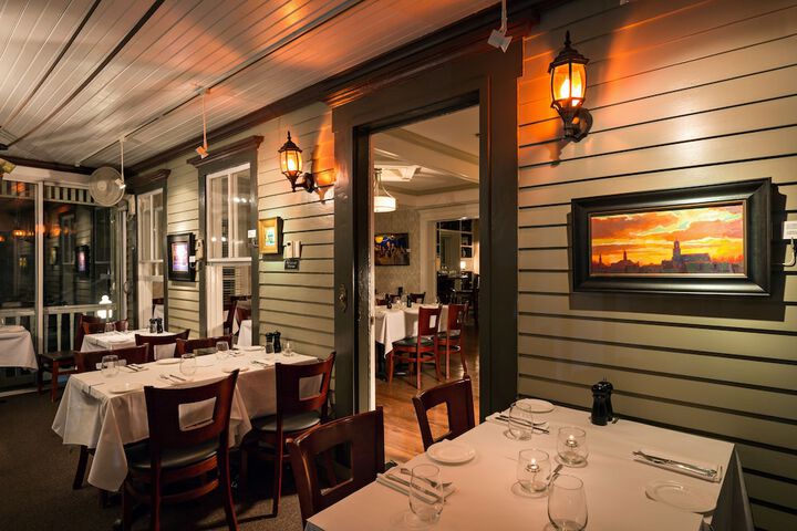 Crowne Pointe Historic Inn & Spa - Adults Only