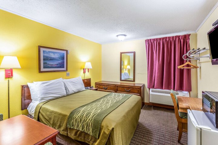 Room 18 of 25