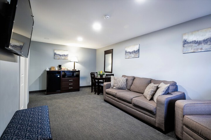 Mt Madison Inn & Suites