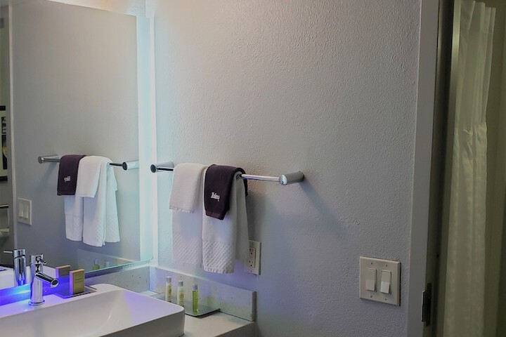 Room 16 of 38