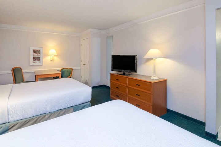 Room 22 of 38