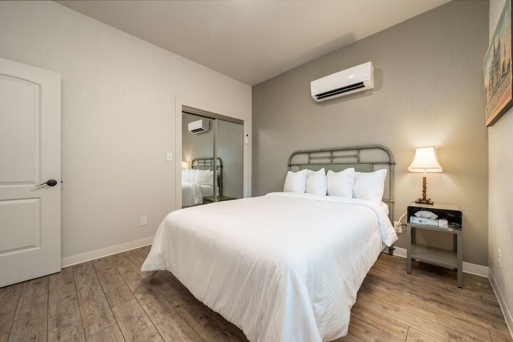 Room 56 of 211
