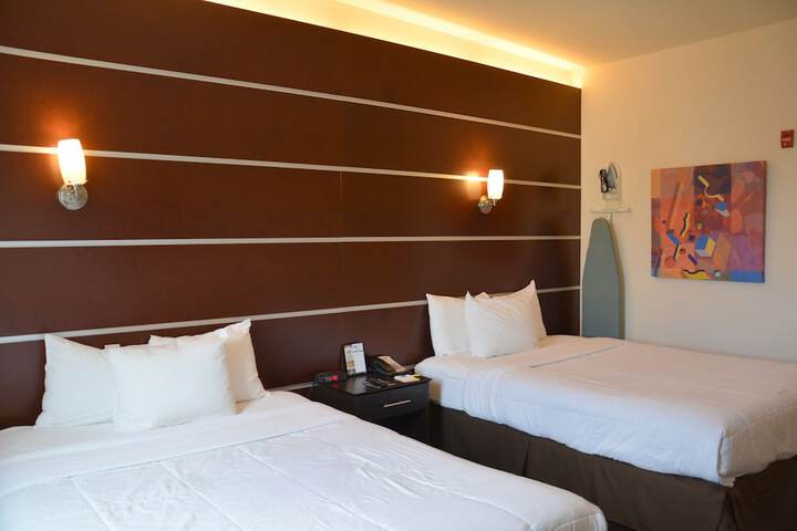 Days Inn & Suites by Wyndham Milwaukee
