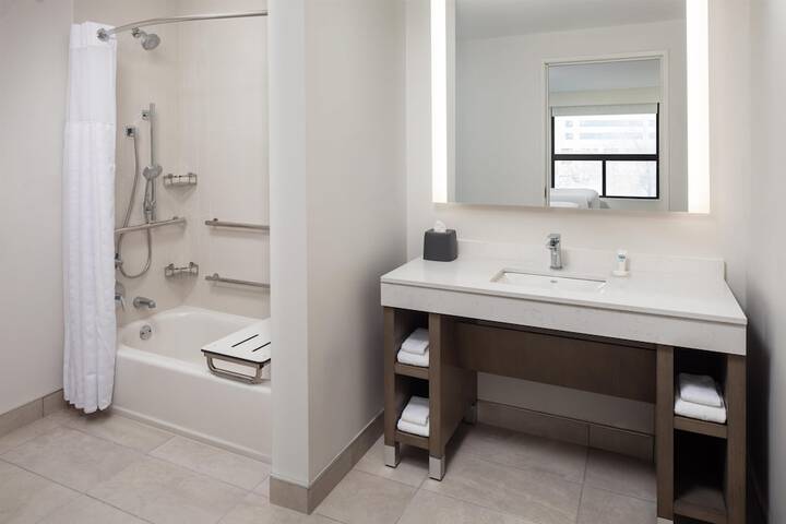 Hyatt House Royal Oak / Birmingham