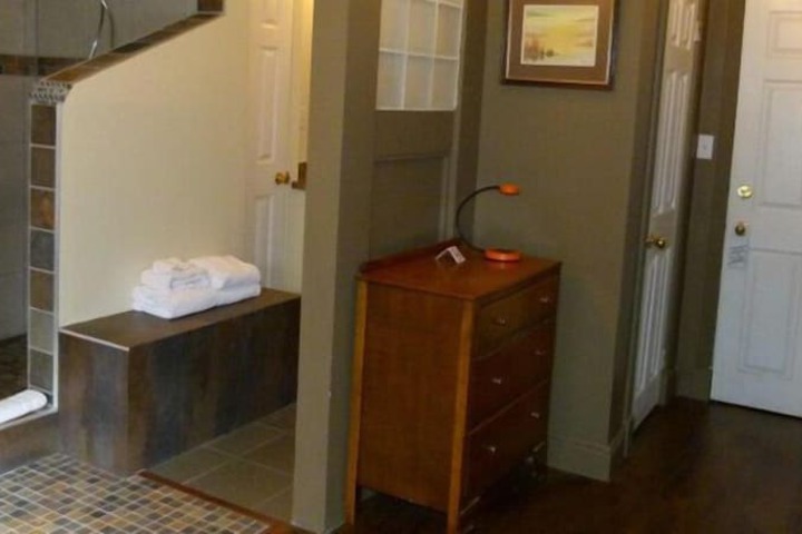 Room 10 of 25
