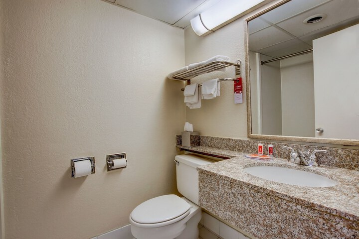 Room 18 of 28